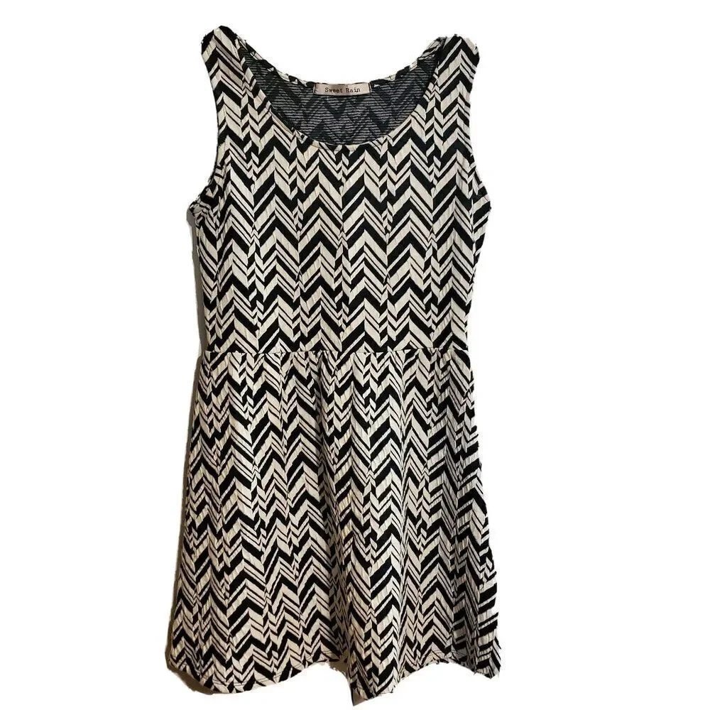Sweet Rain Dress Womens Small Black White Chevron Short Fit & Flare Aline‎